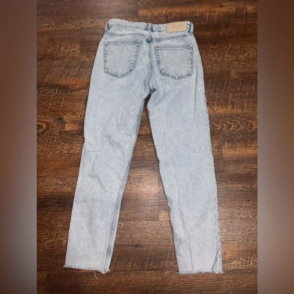 & Denim Boyfriend Low Waist Distressed womens jeans size 2 light wash button fly - Picture 3 of 4